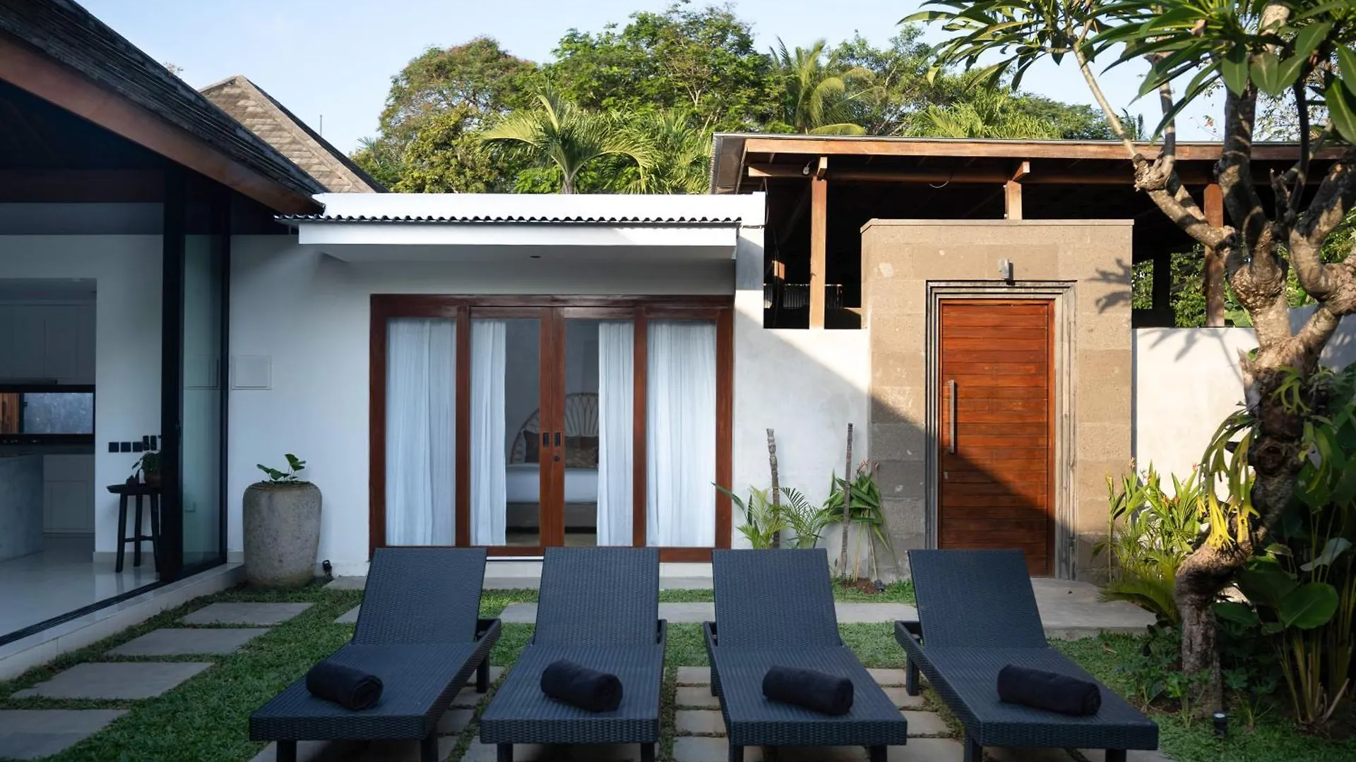 Villa Under The Sun - Seminyak Indonesia